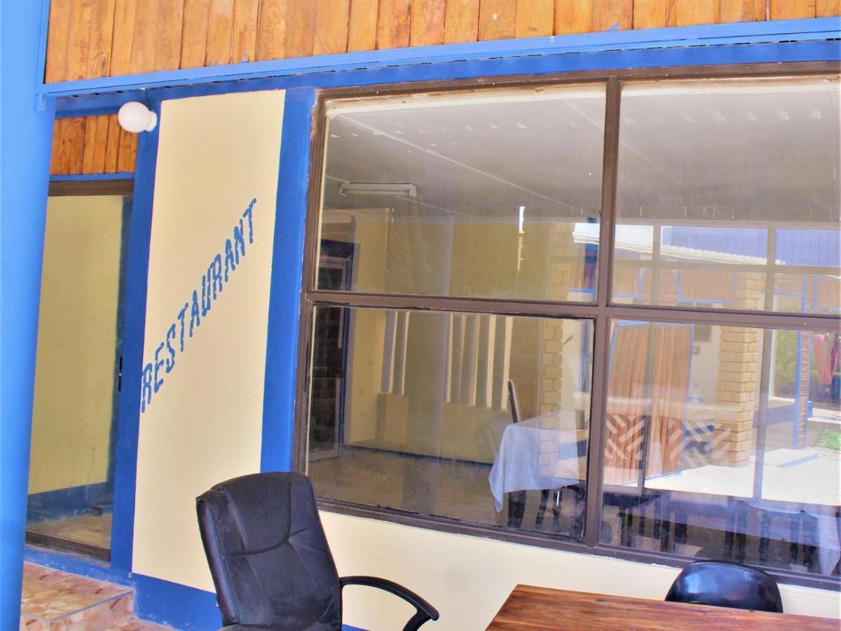 P Wake Guesthouse Opuwo Buitenkant foto