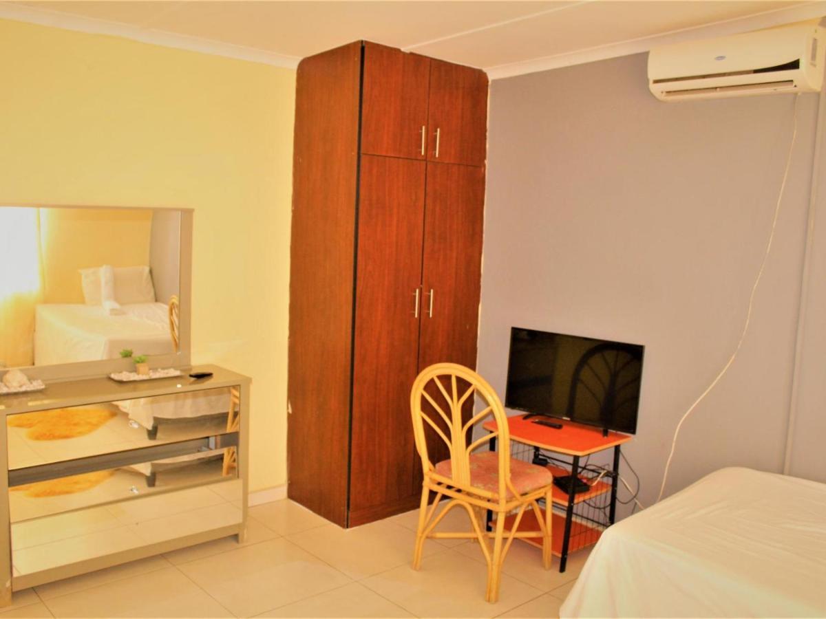 P Wake Guesthouse Opuwo Kamer foto