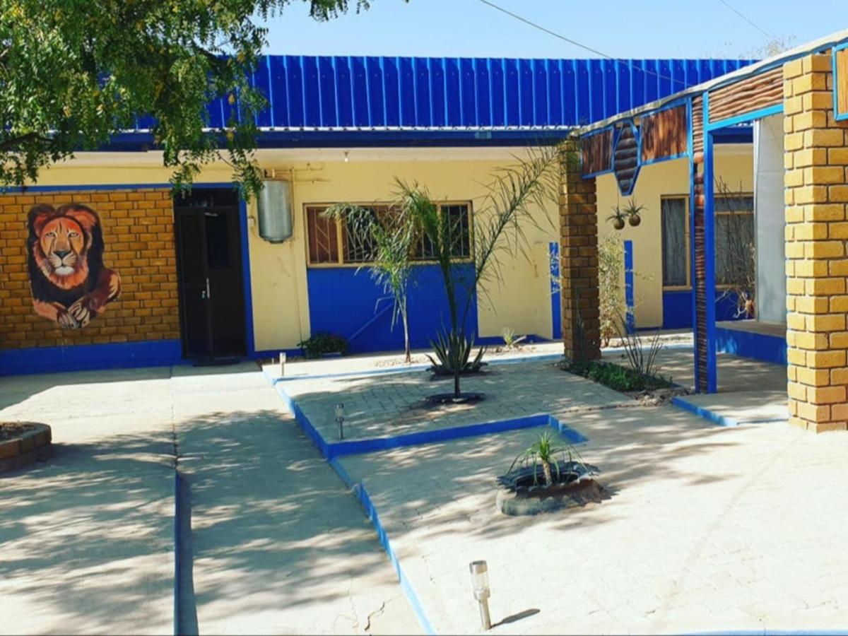 P Wake Guesthouse Opuwo Buitenkant foto